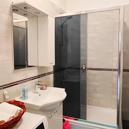 Gabi - Private Parking Apartment