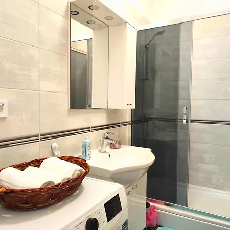 Gabi - Private Parking