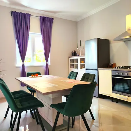 Gabi - Private Parking Apartman Zadar