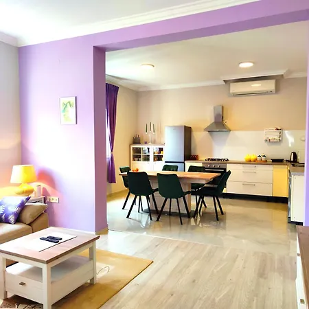 Gabi - Private Parking Apartment