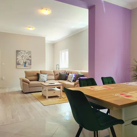 Gabi - Private Parking