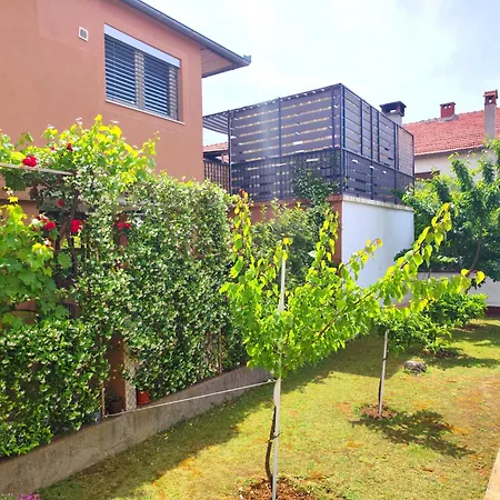 Gabi - Private Parking Zadar