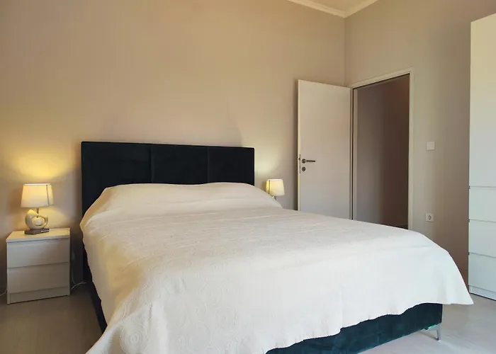 Gabi - Private Parking Apartment