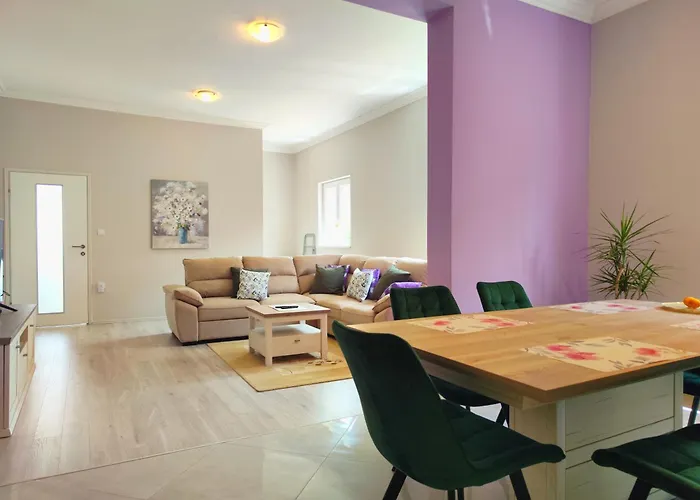 Gabi - Private Parking