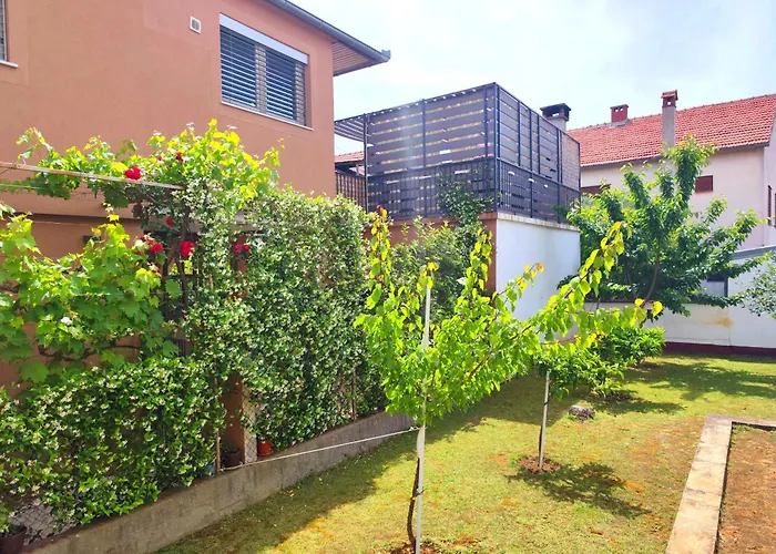 Gabi - Private Parking Zadar