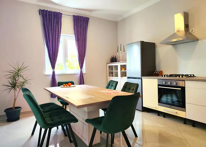 Gabi - Private Parking Apartment Zadar